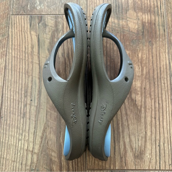Crocs Disney Flip Flop Sandals Grey Blue size 7W - Picture 3 of 5